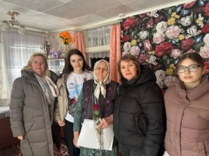 Волонтёры культуры поздравили тружениц тыла и вдов ветеранов Великой Отечественной войны с 8 марта
