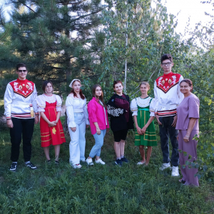 Живая нить народного костюма