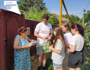 "Книга на дом". Волонтёры культуры помогают сотрудникам библиотек в обслуживании читателей-надомников.